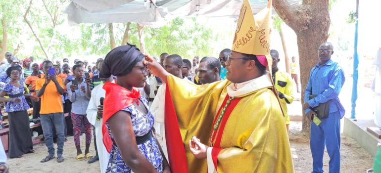 District paroissial de Pette : visite pastorale de Mgr Bruno Ateba Edo